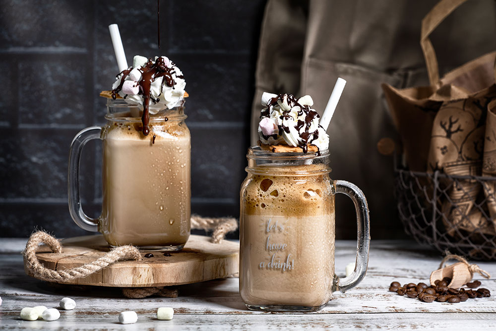 Country Jar mit goldenem Deckel