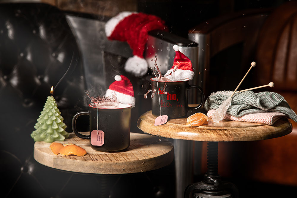 Tasse Vintage schwarz mit rotem Rand